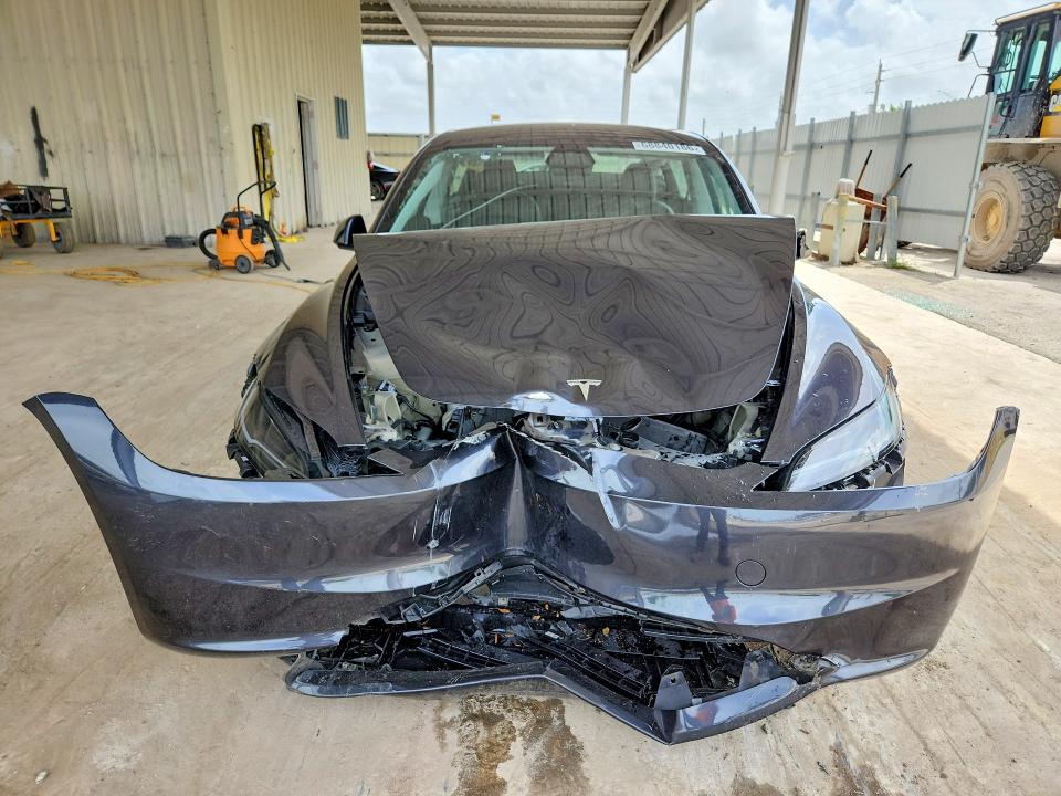 Снимка 5 от търг – 2025 TESLA MODEL 3 с VIN 5YJ3E1EAXSF000596