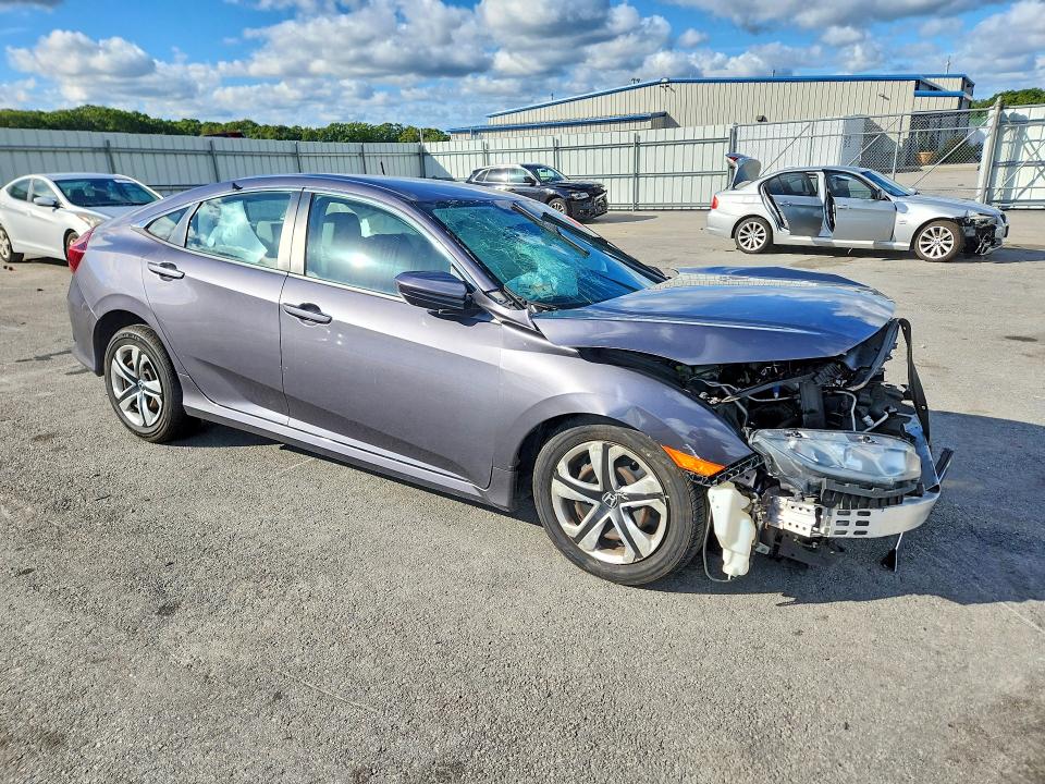 Снимка 4 от търг – 2018 HONDA CIVIC с VIN 2HGFC2F58JH512992