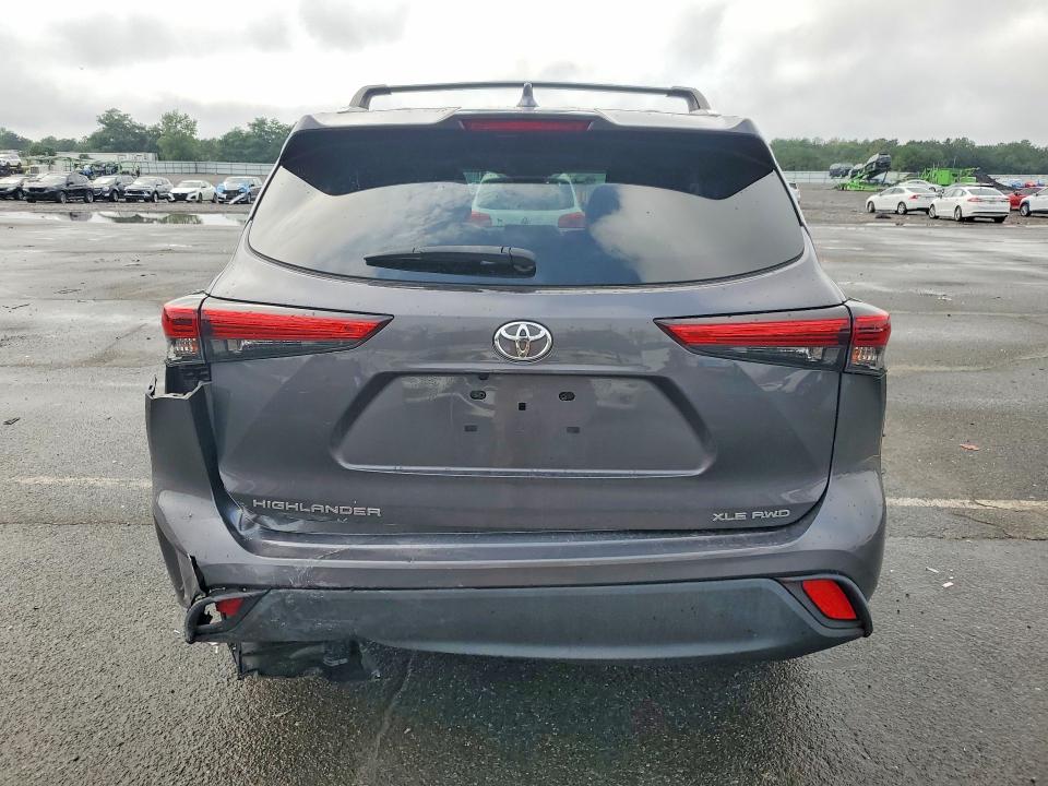 Photo 6 from auction – 2022 TOYOTA HIGHLANDER with VIN 5TDGZRBH6NS165390