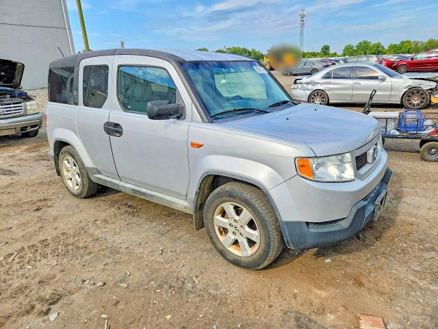 Photo 4 from auction – 2010 HONDA ELEMENT with VIN 5J6YH2H75AL007853