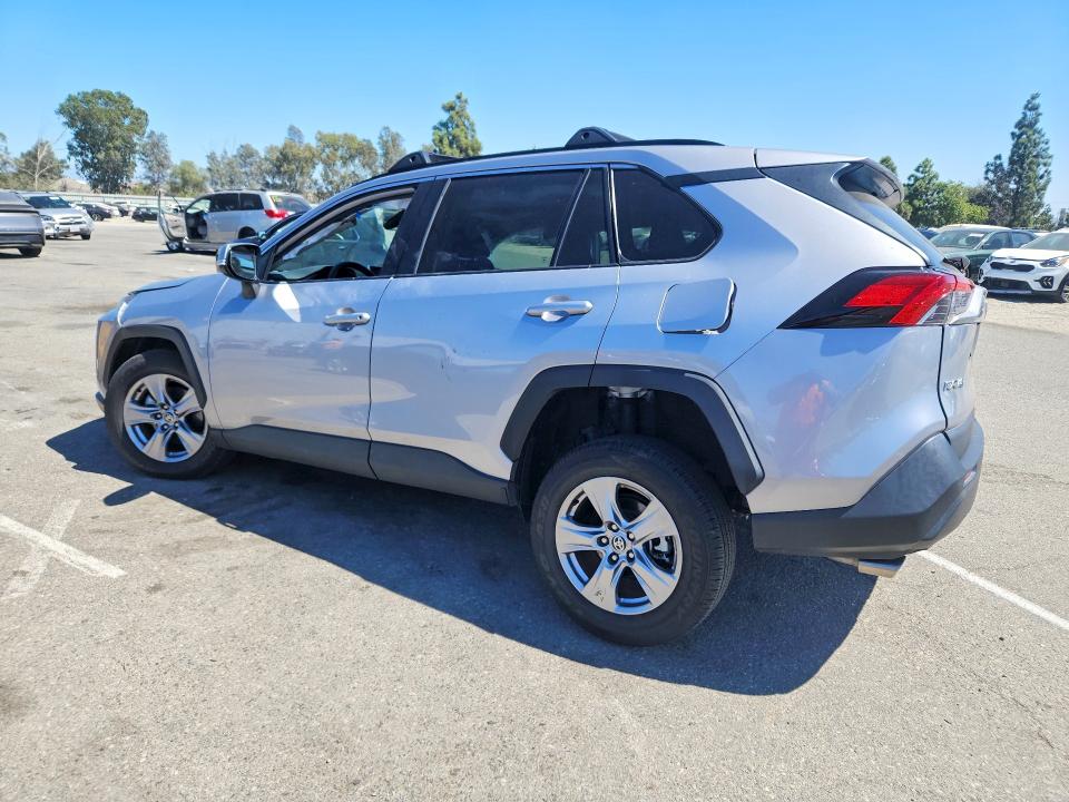 Photo 2 from auction – 2023 TOYOTA RAV4 with VIN 2T3W1RFV8PC225501