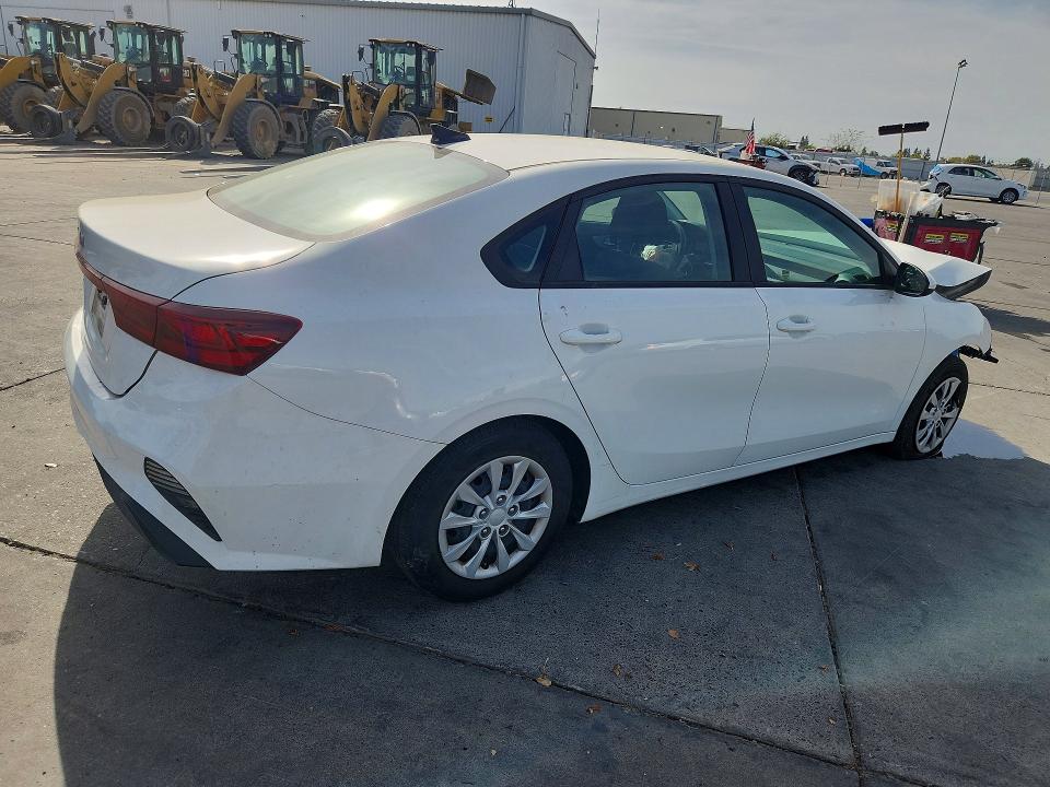 Снимка 3 от търг – 2024 KIA FORTE с VIN 3KPF24AD6RE699118