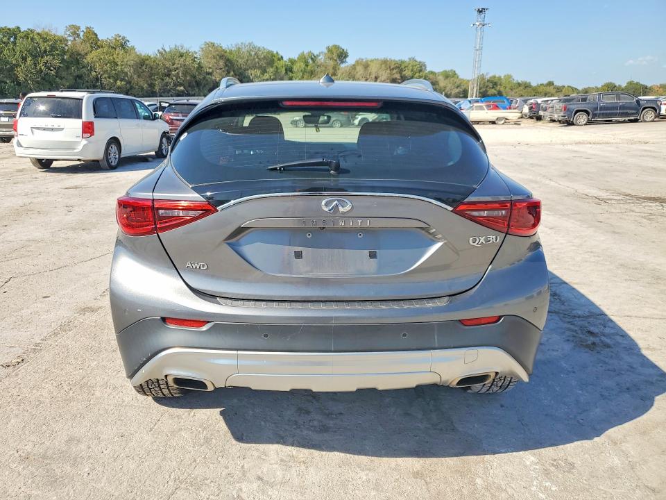 Photo 6 from auction – 2017 INFINITI QX30 with VIN SJKCH5CR5HA037366