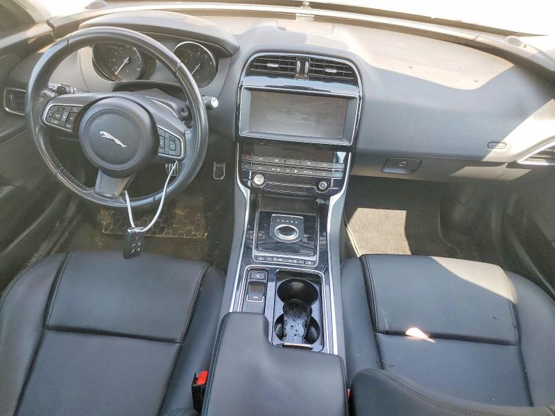 Photo 8 from auction – 2019 JAGUAR XE with VIN SAJAR4FX2KCP43963