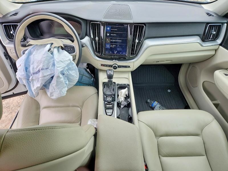 Photo 8 from auction – 2019 VOLVO XC60 with VIN LYV102DK5KB177550