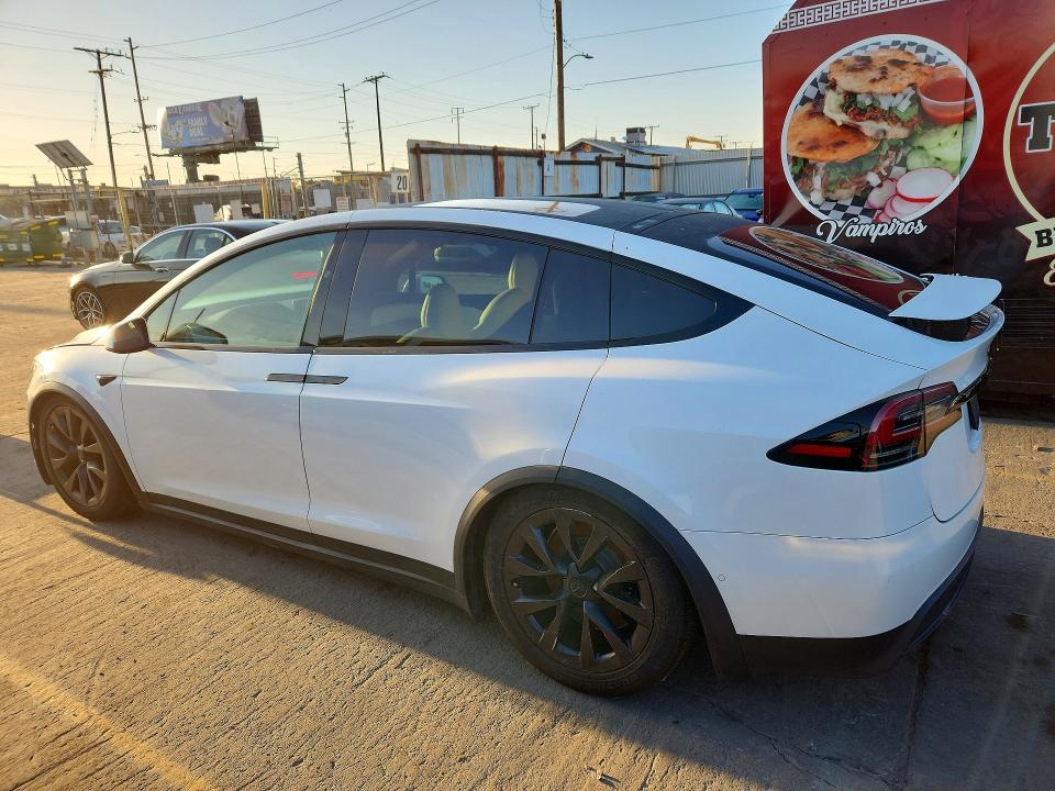 Photo 2 from auction – 2022 TESLA MODEL X with VIN 7SAXCAE56NF362491