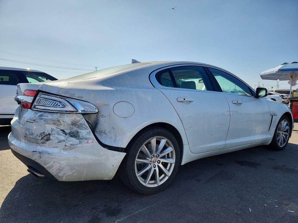 Foto 3 de la subasta – 2015 JAGUAR XF con VIN SAJWA0FS7FPU87652