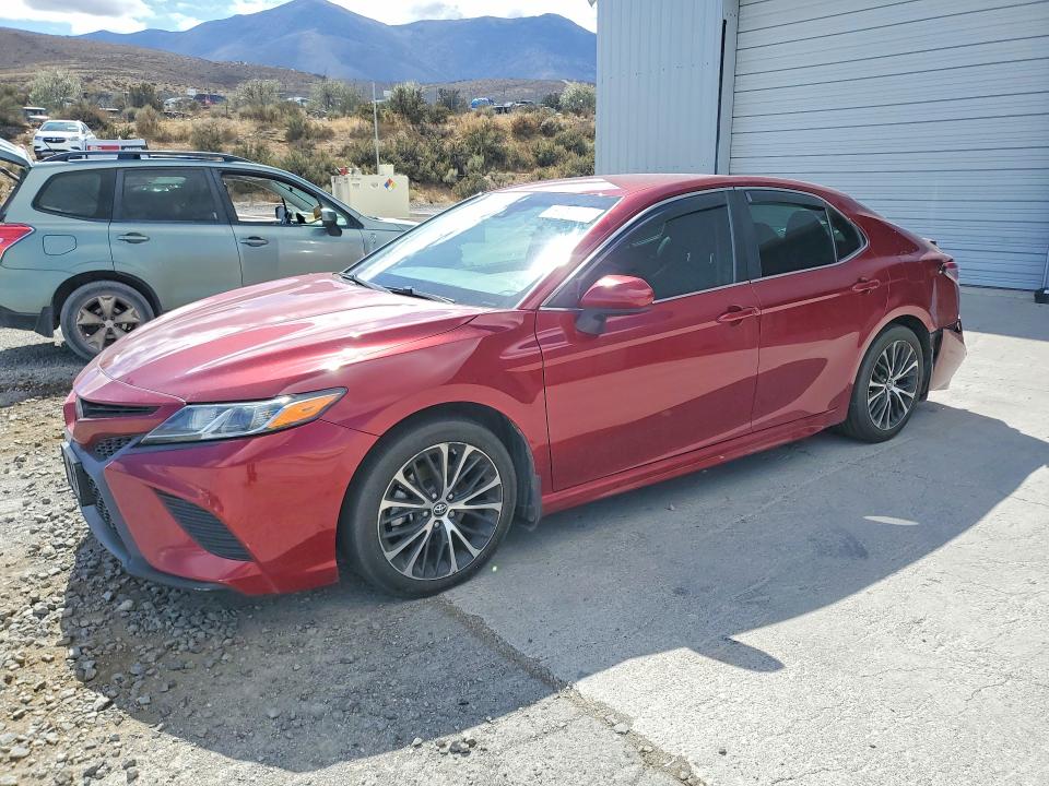 TOYOTA CAMRY 2018 with VIN 4T1B11HK8JU659502 - Photo from auction