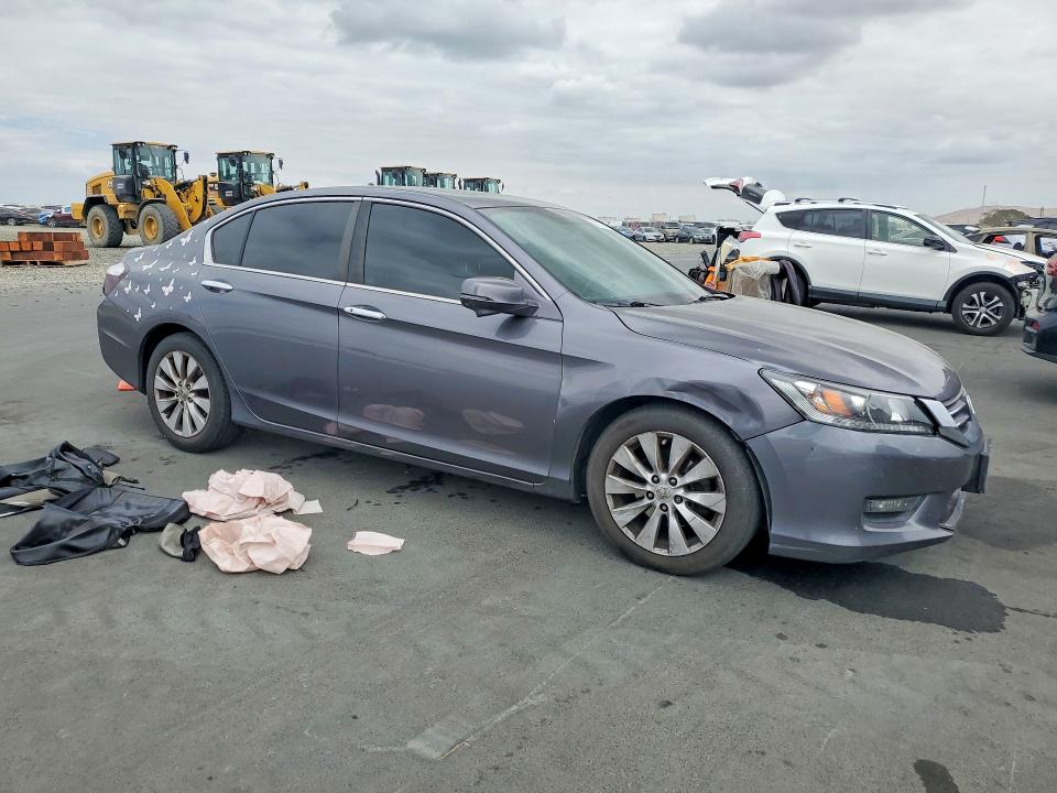 Photo 4 from auction – 2015 HONDA ACCORD with VIN 1HGCR2F74FA141127