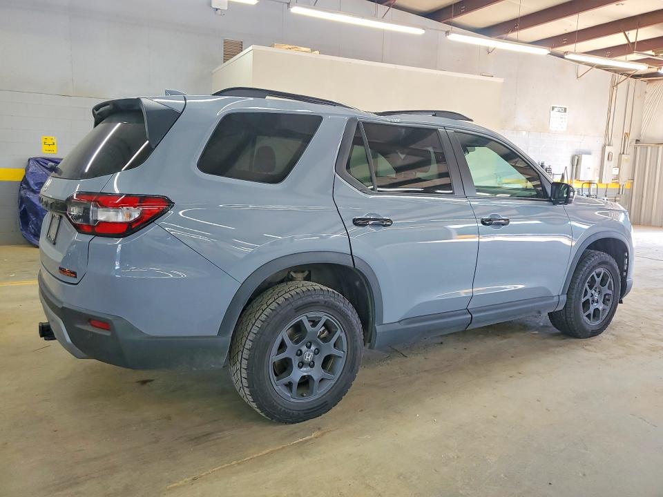 Photo 3 from auction – 2025 HONDA PILOT with VIN 5FNYG1H69SB164333