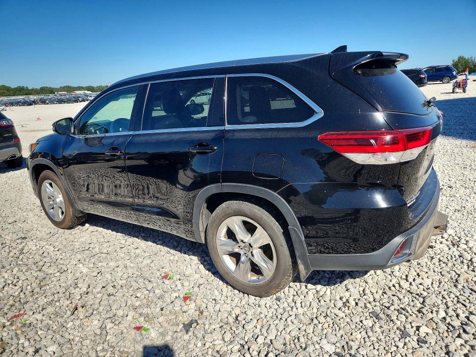 Photo 2 from auction – 2017 TOYOTA HIGHLANDER with VIN 5TDDZRFH0HS470241