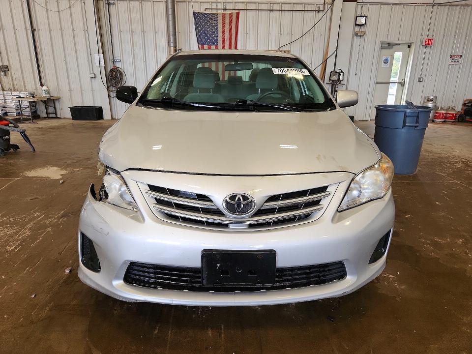 Photo 5 from auction – 2013 TOYOTA COROLLA with VIN 2T1BU4EE3DC064912