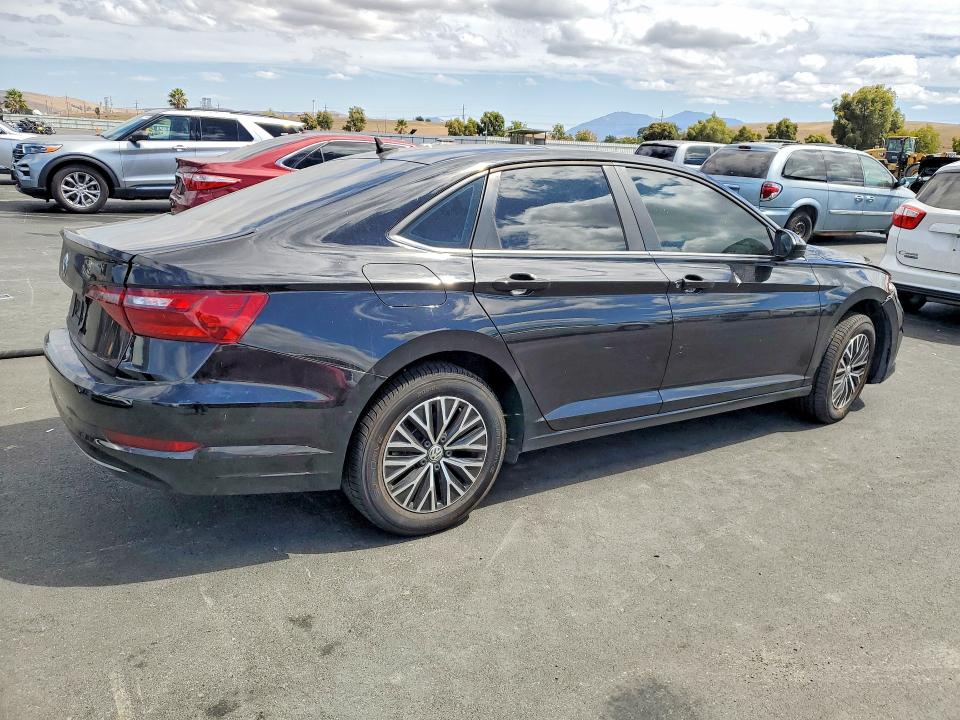 Снимка 3 от търг – 2021 VOLKSWAGEN JETTA с VIN 3VWC57BU0MM047178