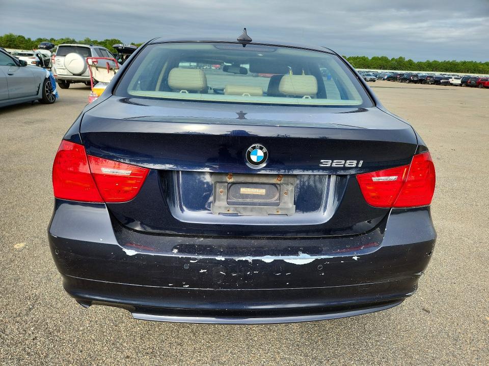 Photo 6 from auction – 2010 BMW 328 with VIN WBAPK5C58AA653634