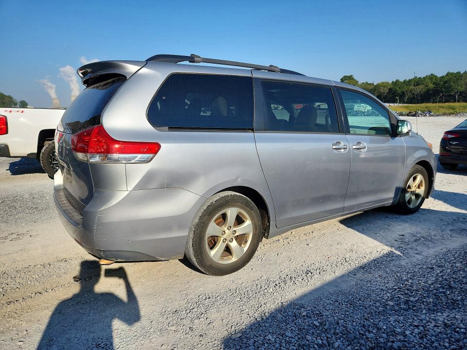 Photo 3 from auction – 2013 TOYOTA SIENNA with VIN 5TDKK3DCXDS384901