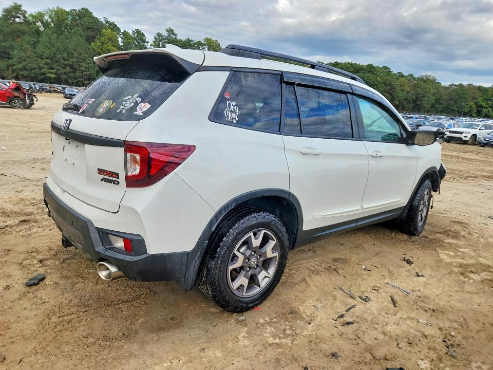 Photo 3 from auction – 2022 HONDA PASSPORT with VIN 5FNYF8H69NB002508