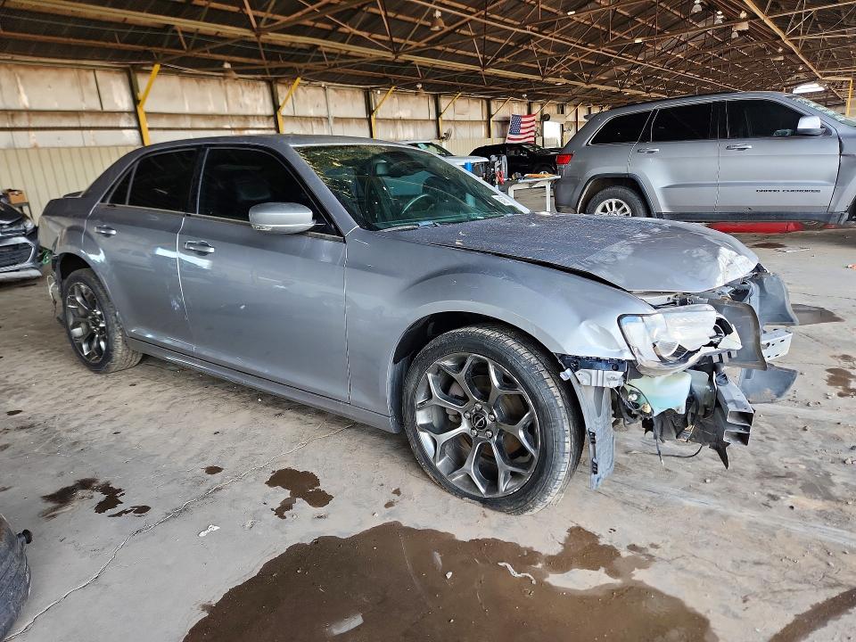 Zdjęcie 4 z aukcji – 2018 CHRYSLER 300 z VIN 2C3CCABG2JH223288