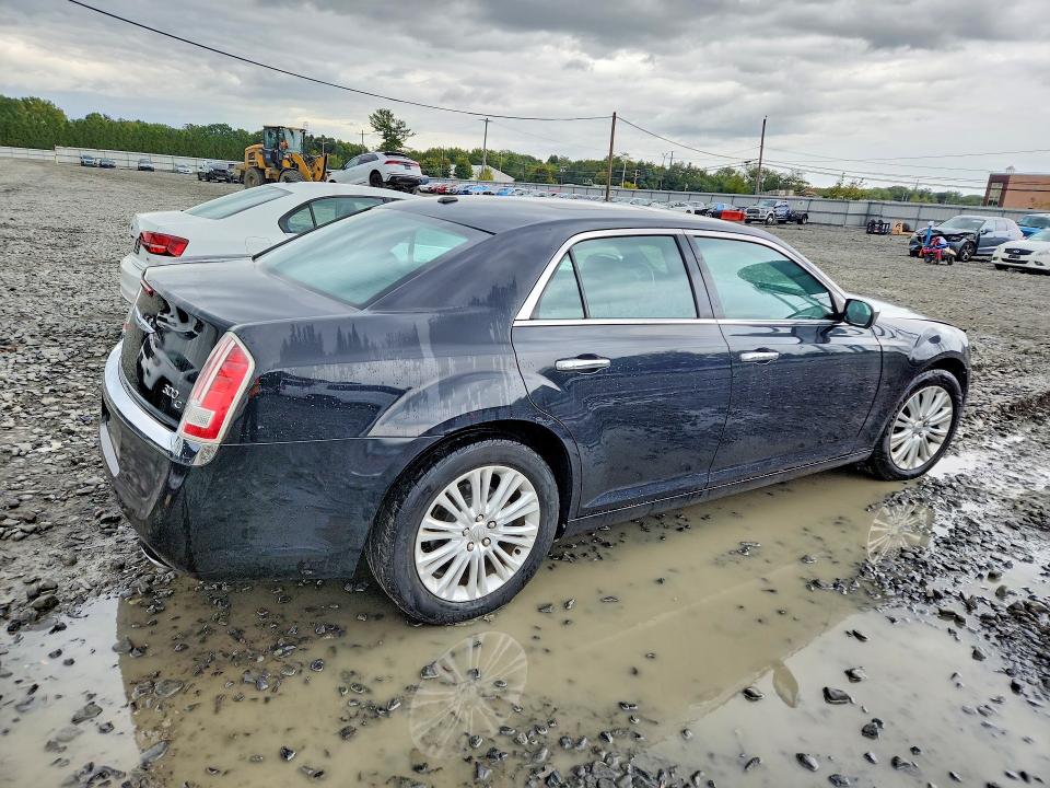 Photo 3 from auction – 2014 CHRYSLER 300C with VIN 2C3CCAKT2EH183880
