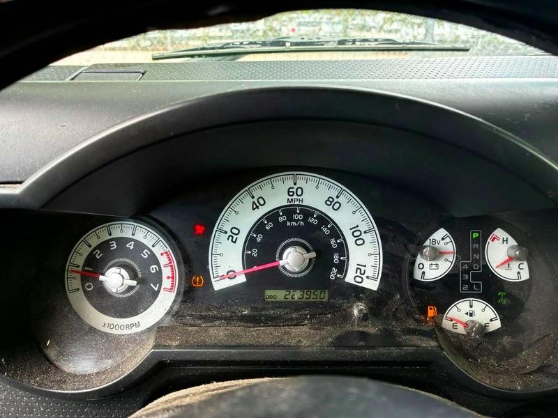 Photo 8 from auction – 2010 TOYOTA FJ CRUISER with VIN JTEBU4BF6AK084090