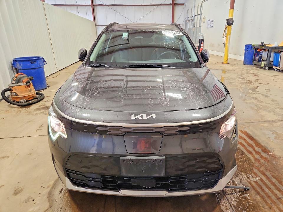 Foto 5 de la subasta – 2023 KIA NIRO con VIN KNDCR3L11P5075523