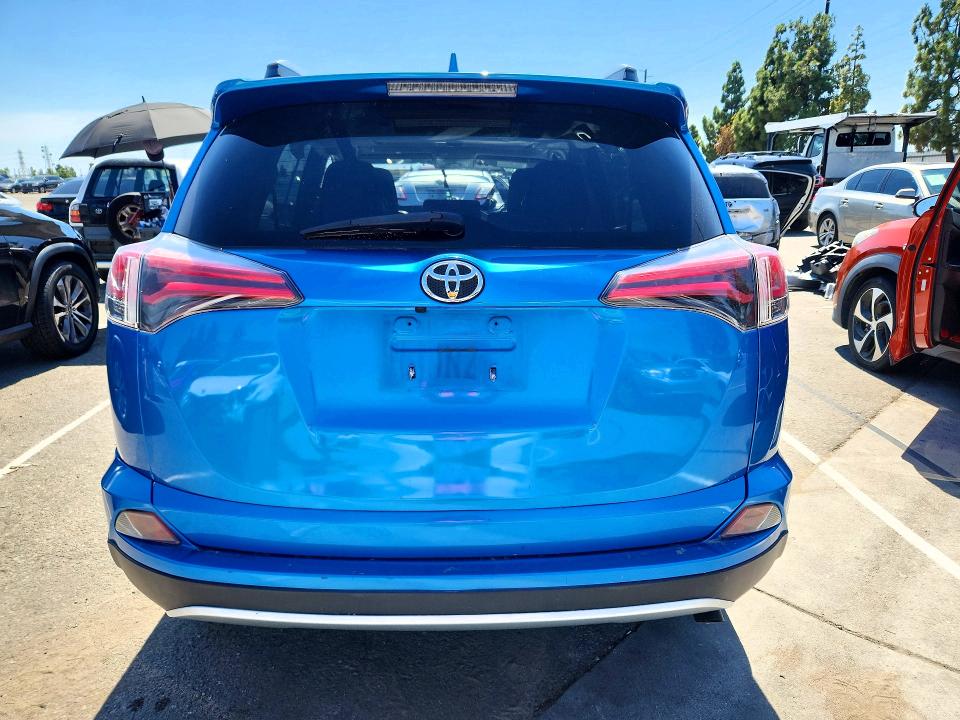 Photo 6 from auction – 2018 TOYOTA RAV4 with VIN JTMWFREV3JJ737710
