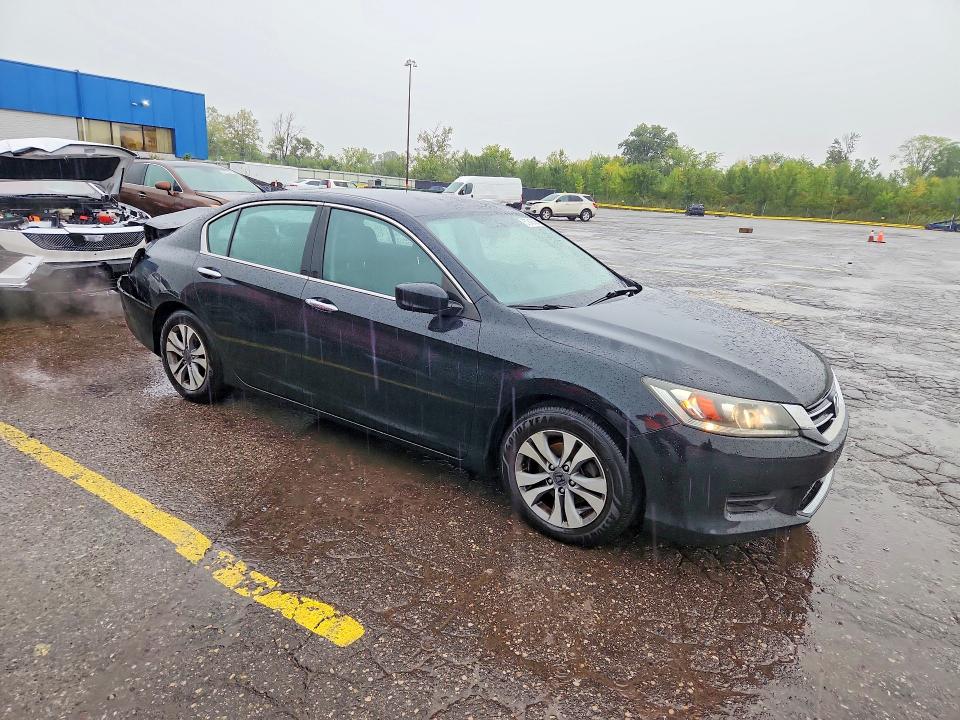 Photo 4 from auction – 2015 HONDA ACCORD with VIN 1HGCR2F33FA156201