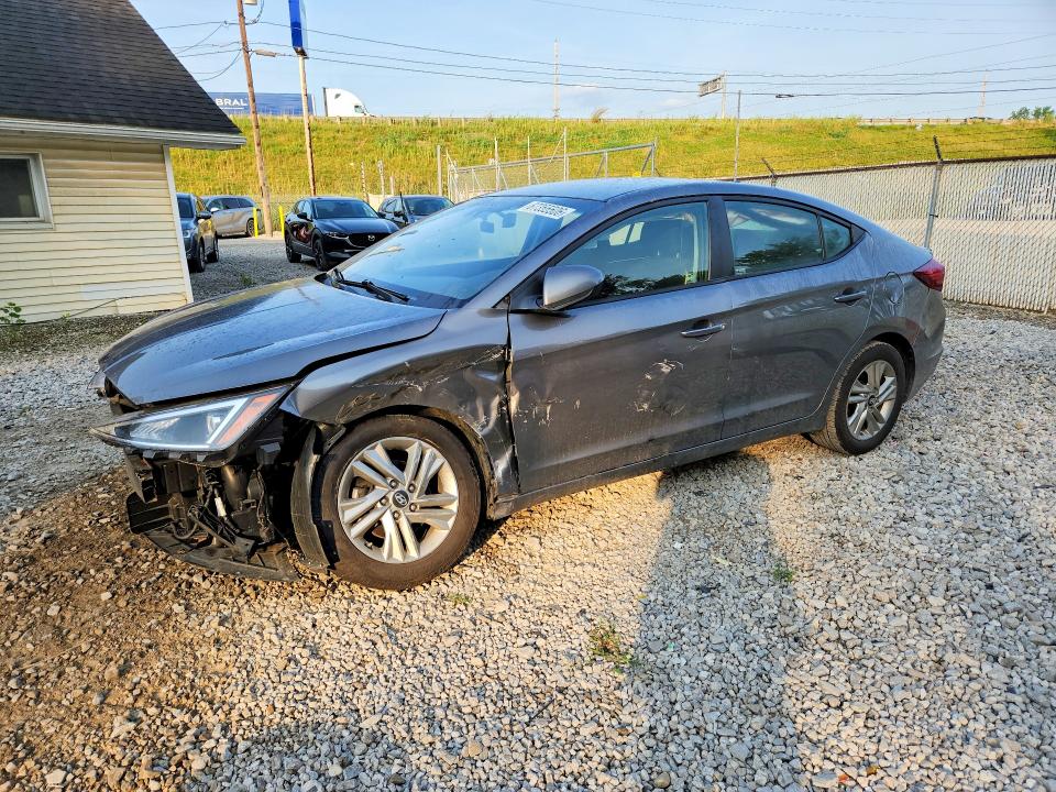 Снимка 1 от търг – 2019 HYUNDAI ELANTRA с VIN 5NPD84LF0KH412975