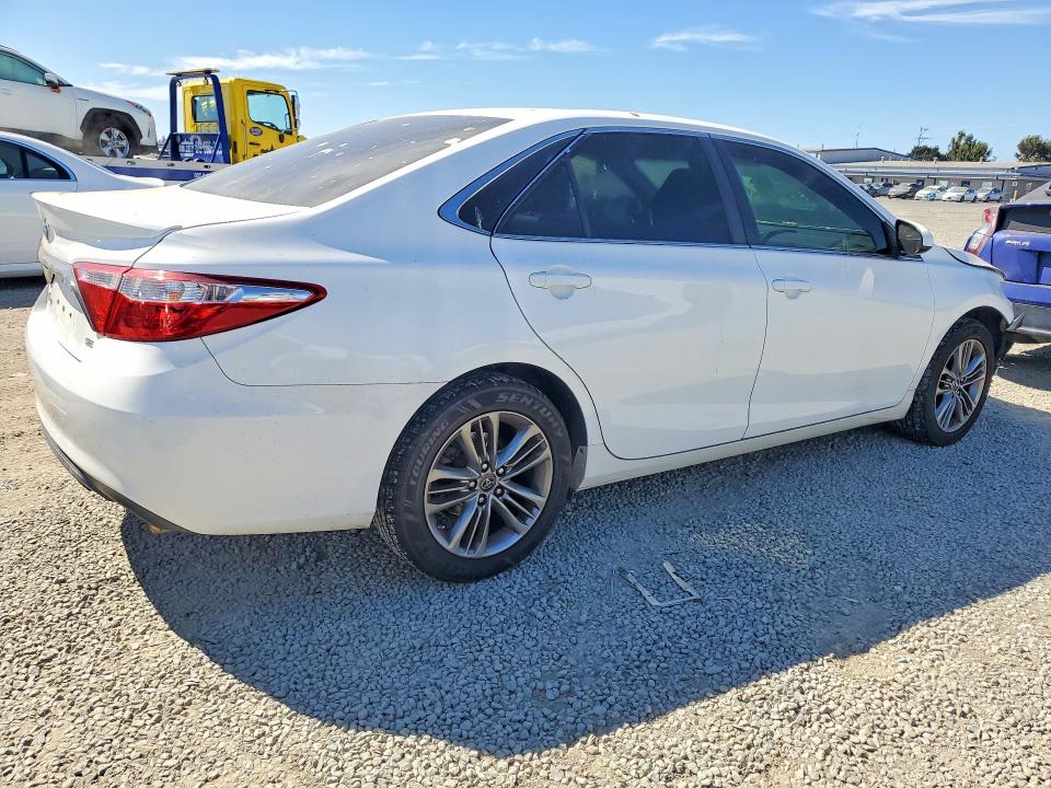 Снимка 3 от търг – 2016 TOYOTA CAMRY с VIN 4T1BF1FK6GU223874