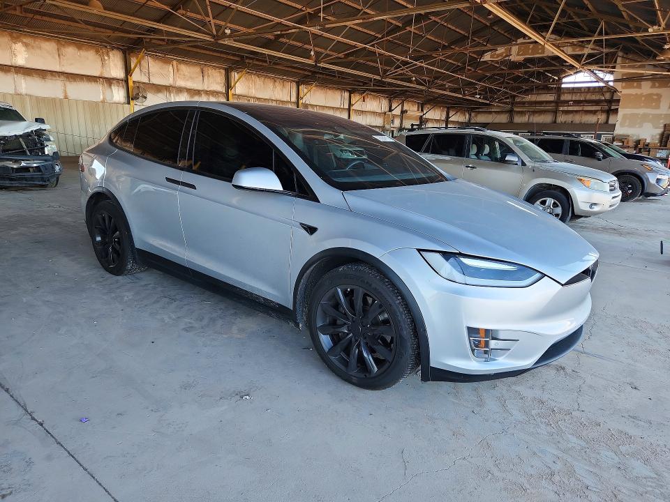 Фото 4 с аукциона – 2017 TESLA MODEL X с VIN 5YJXCBE21HF035655