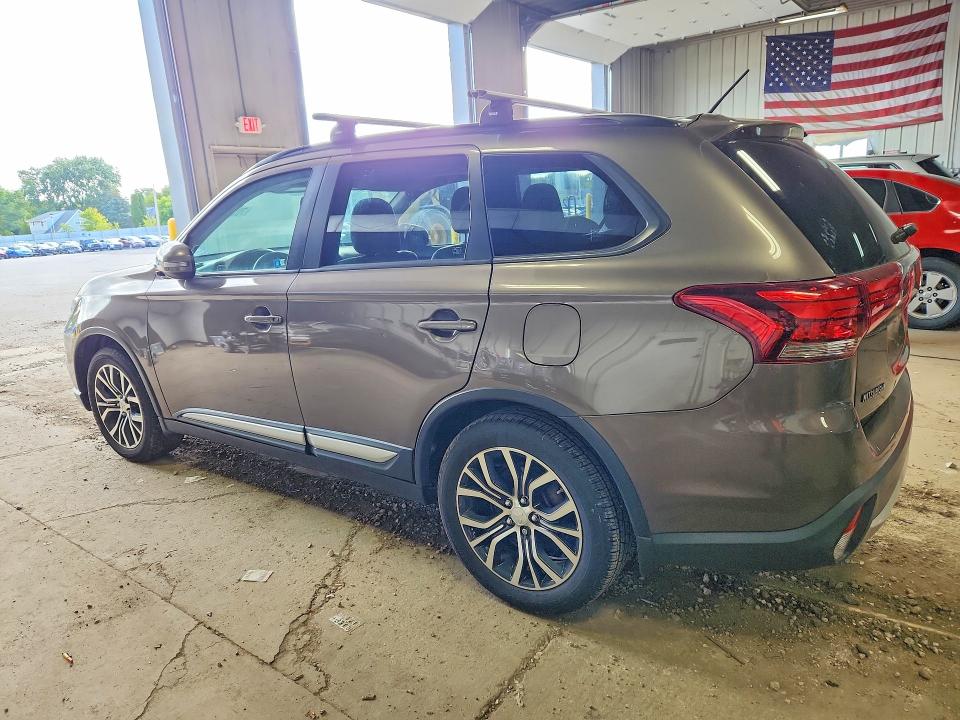 Zdjęcie 2 z aukcji – 2016 MITSUBISHI OUTLANDER z VIN JA4AD3A30GZ015763