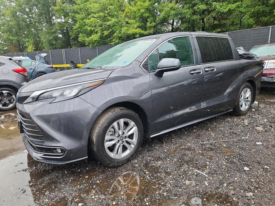 TOYOTA SIENNA 2025 с VIN 5TDJSKFC7SS156483 - Снимка от търг