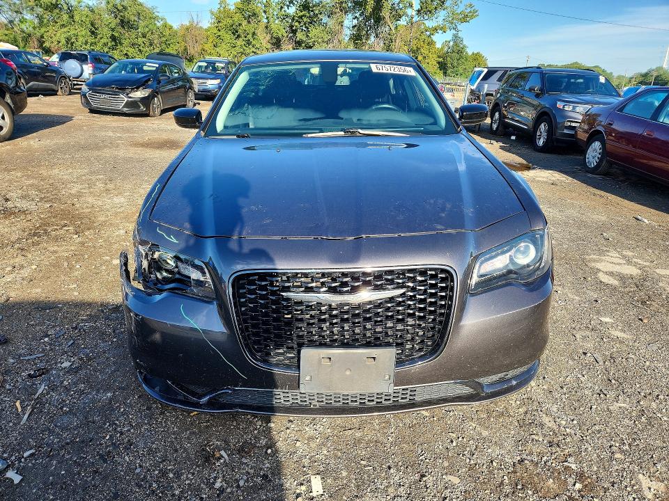 Photo 5 from auction – 2019 CHRYSLER 300 with VIN 2C3CCAAG7KH590402