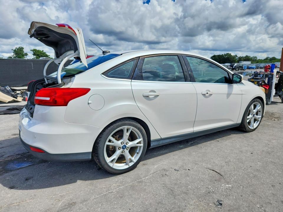 Photo 3 from auction – 2015 FORD FOCUS with VIN 1FADP3J24FL228076