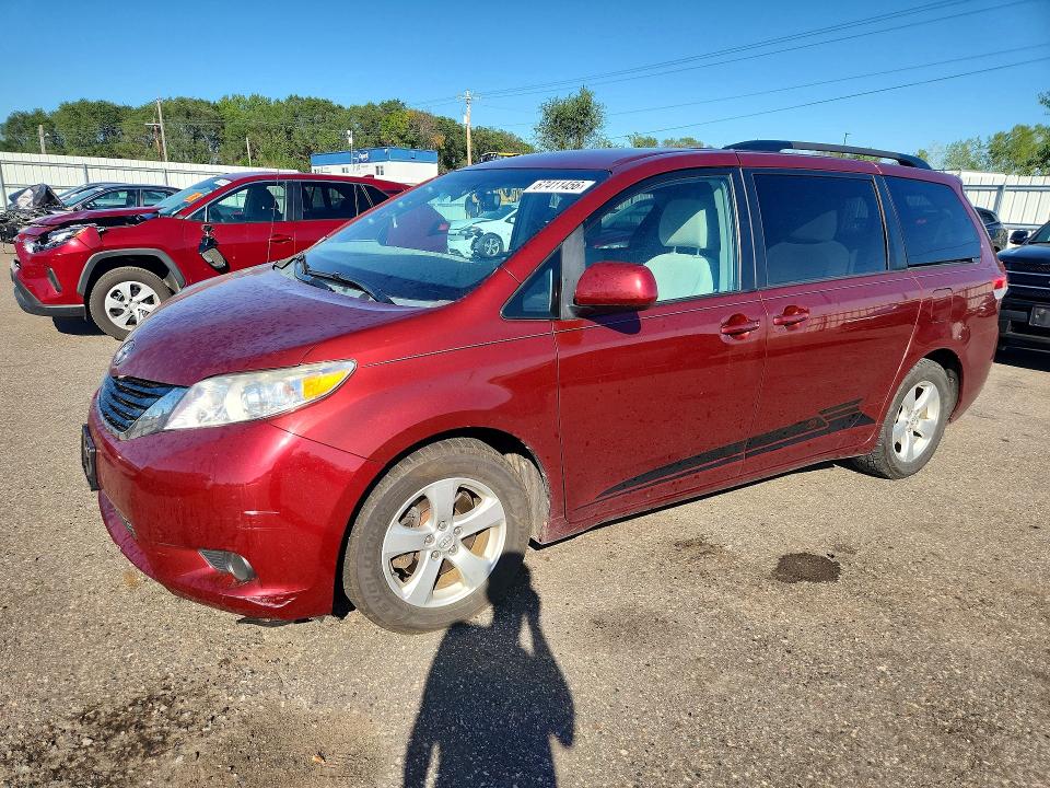 2013 TOYOTA SIENNA - Търг №67411456