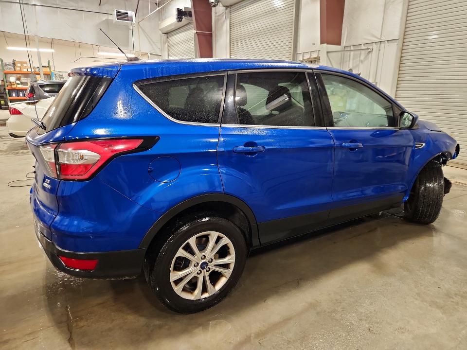 Foto 3 de la subasta – 2017 FORD ESCAPE con VIN 1FMCU9GD8HUC66896