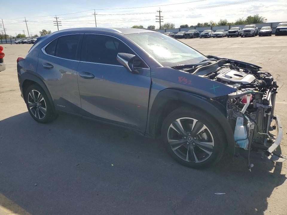 Photo 4 from auction – 2021 LEXUS UX with VIN JTHP9JBHXM2043363