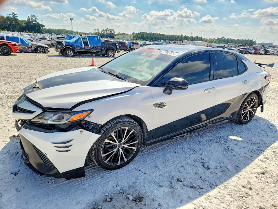 Снимка 1 от търг – 2018 TOYOTA CAMRY с VIN 4T1B11HKXJU596323