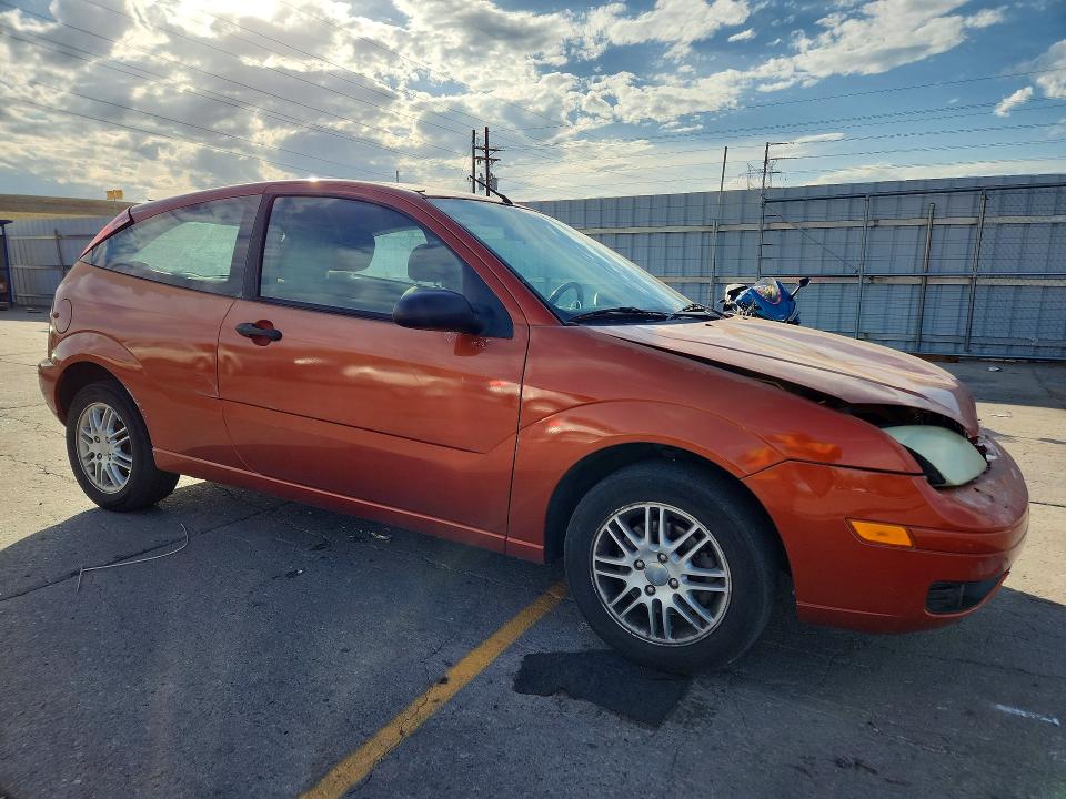 Zdjęcie 4 z aukcji – 2005 FORD FOCUS z VIN 3FAFP31NX5R107944