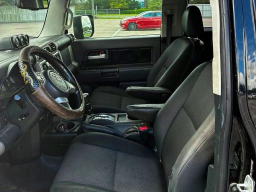 Photo 5 from auction – 2010 TOYOTA FJ CRUISER with VIN JTEBU4BF6AK084090