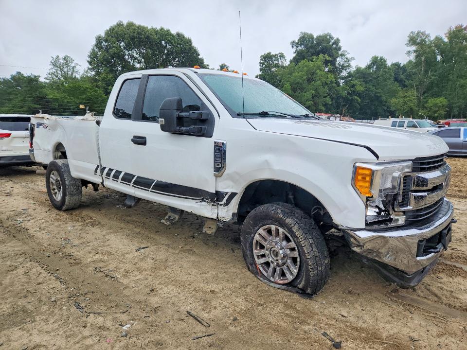 Снимка 4 от търг – 2017 FORD F250 с VIN 1FT7X2B64HEC94962