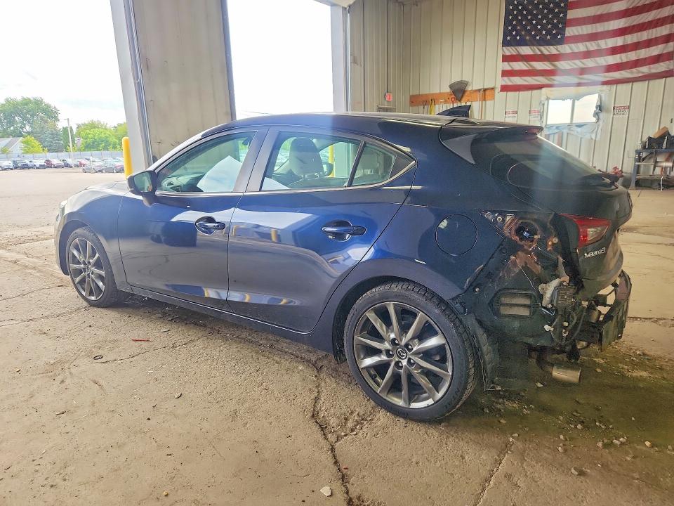 Photo 2 from auction – 2018 MAZDA 3 with VIN 3MZBN1M35JM165123