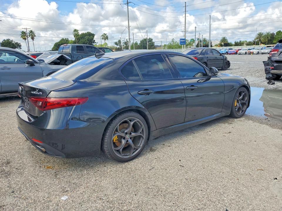Photo 3 from auction – 2018 ALFA ROMEO GIULIA with VIN ZARFAECN0J7565441