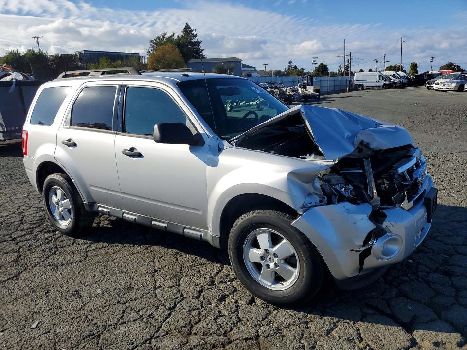 Photo 4 from auction – 2011 FORD ESCAPE with VIN 1FMCU0DG9BKC10933