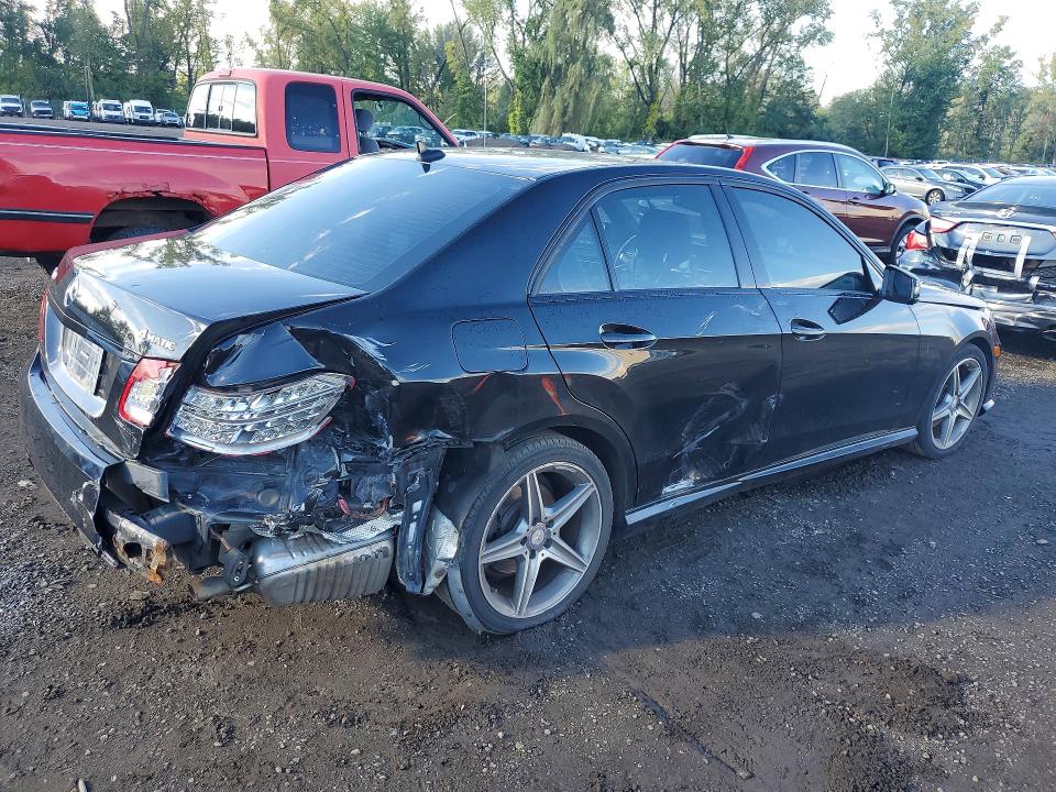 Photo 3 from auction – 2010 MERCEDES-BENZ E with VIN WDDHF8HB7AA130557