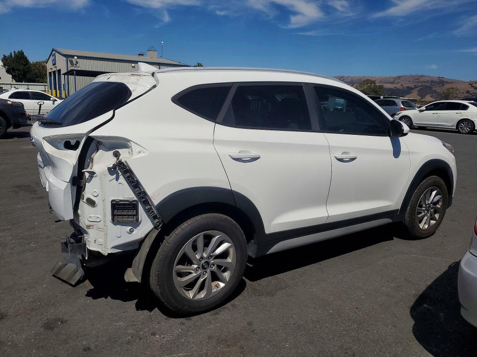 Photo 3 from auction – 2018 HYUNDAI TUCSON with VIN KM8J33A40JU639824