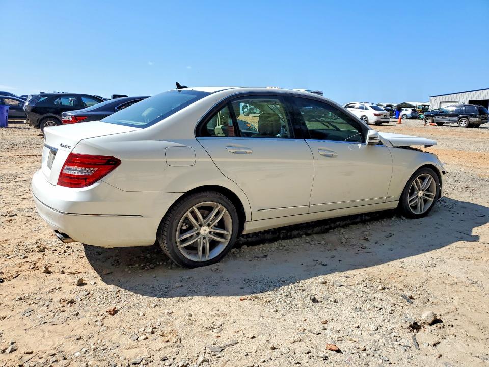 Photo 3 from auction – 2013 MERCEDES-BENZ C with VIN WDDGF8AB5DR264723