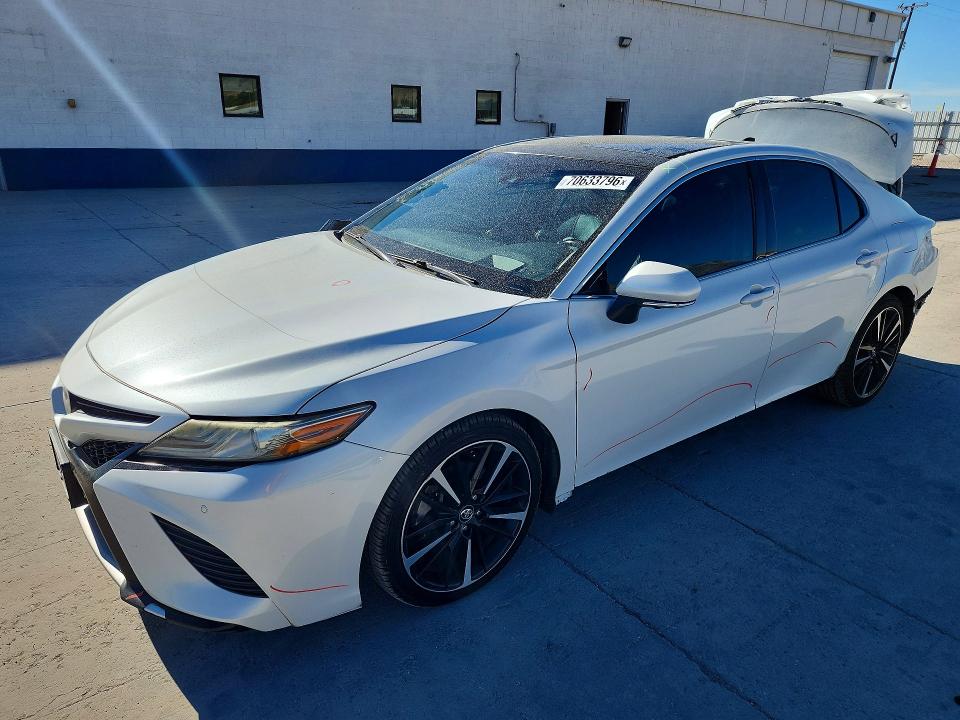Снимка 1 от търг – 2018 TOYOTA CAMRY с VIN 4T1BZ1HK7JU001873