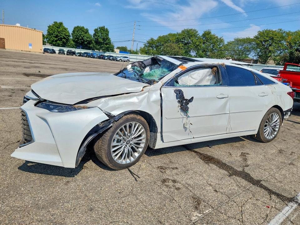 TOYOTA AVALON 2022 with VIN 4T1DA1AB4NU013382 - Photo from auction