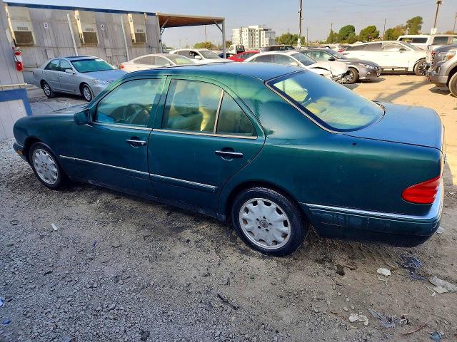 Foto 2 de la subasta – 1996 MERCEDES-BENZ E con VIN WDBJF55F2TJ019255