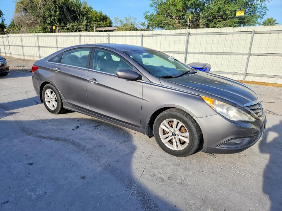 Photo 4 from auction – 2011 HYUNDAI SONATA with VIN 5NPEB4AC4BH118865